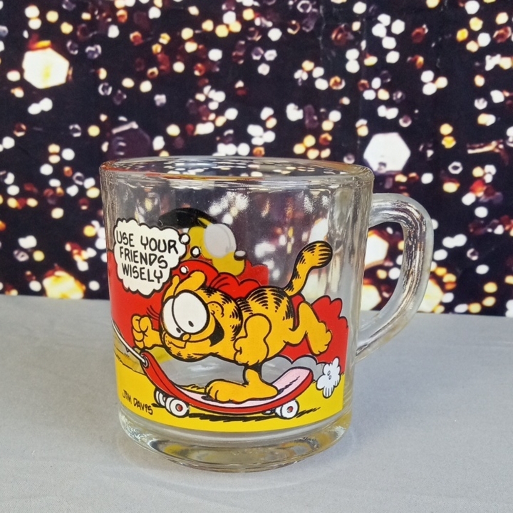 🏠🍒 Garfield Skateboard Glass Mug